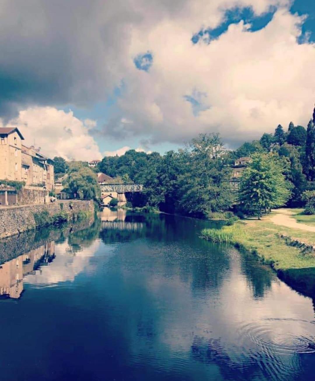 Chez Henry Apartment Peyrat-le-Chateau Bagian luar foto